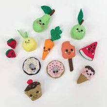 KLUTZ | Craft Kit Sew, Mini Treats